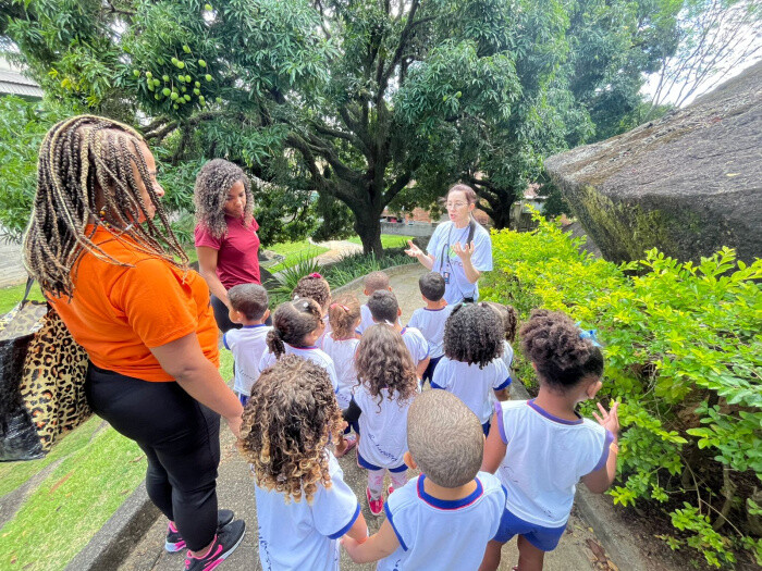 guardioes-mirins-exploram-a-restinga-em-vivencia-educativa-no-parque-padre-alfonso-pastore