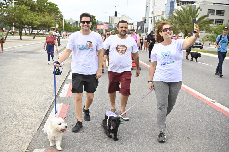 caominhada-reune-pets-tutores-e-amigos-em-camburi