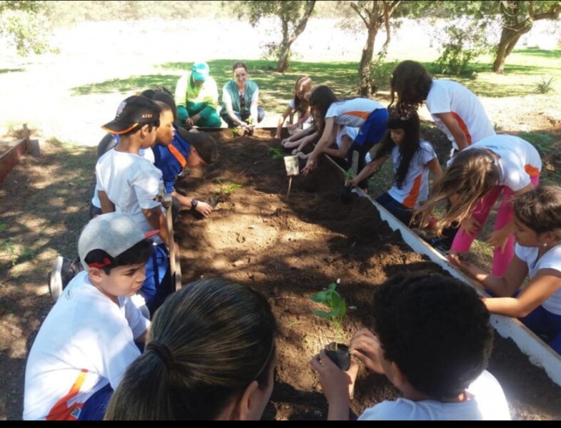 projeto-vitoria-cidade-limpa-leva-alunos-para-visita-a-unidade-de-transbordo